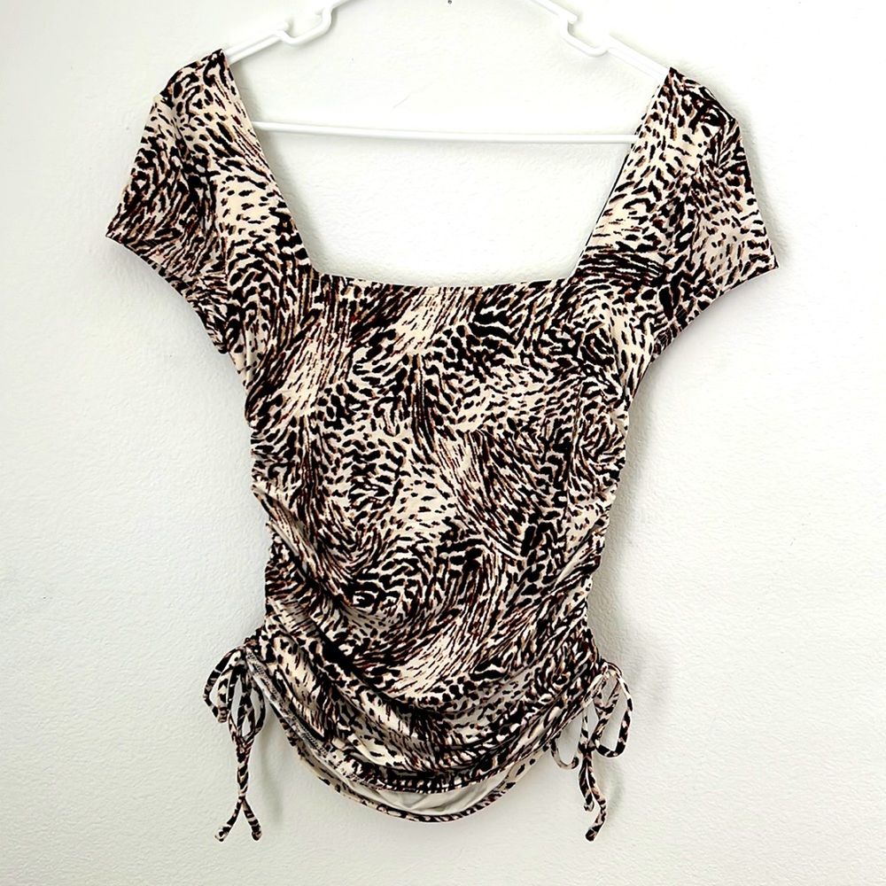 Express animal print side ruched top - Picture 5 of 9